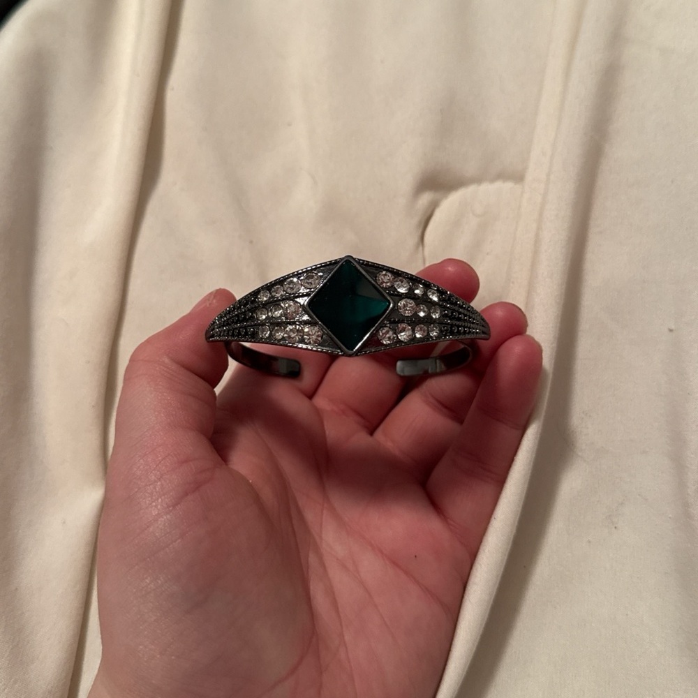 Elegant Silver and Green Women's Bracelet